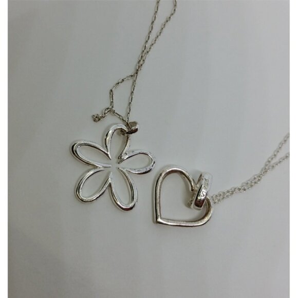 BUNDLE lot 2 sterling silver chain 925 dainty  flower & heart pendants necklaces - Picture 2 of 4